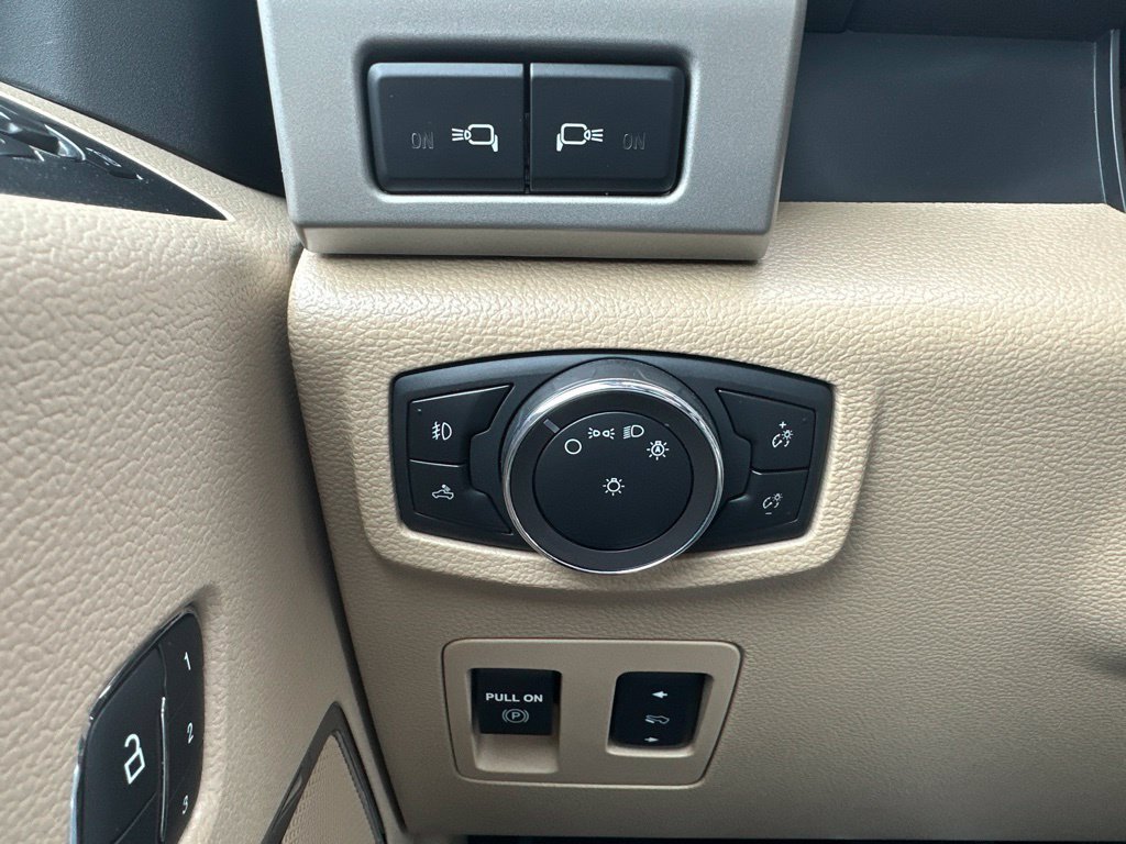 Used 2020 Ford F150 Lariat w/ Equipment Group 502A Luxury AWD/4WD image 39