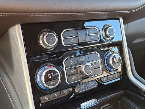 Used 2023 GMC Yukon Denali image 26