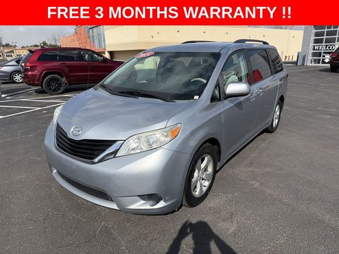 Used 2014 Toyota Sienna LE image 26