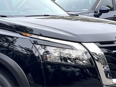 New 2025 Nissan Pathfinder SL w/ Lighting Package (N92)