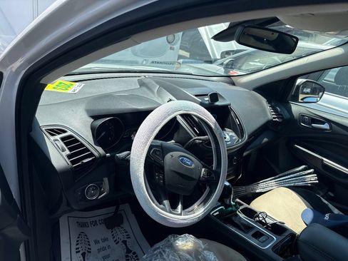 Used 2017 Ford Escape Titanium FWD image 4