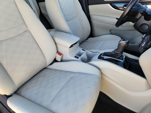 Used 2019 Nissan Rogue Sport SV w/ Technology Package image 14