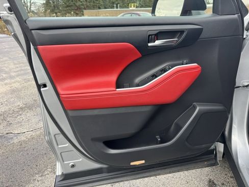 Certified 2023 Toyota Highlander XSE image 16