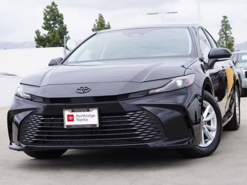 Used 2025 Toyota Camry LE w/ Convenience Package FWD image 4