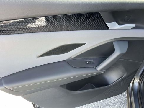 New 2026 Volkswagen Tiguan SE FWD image 10