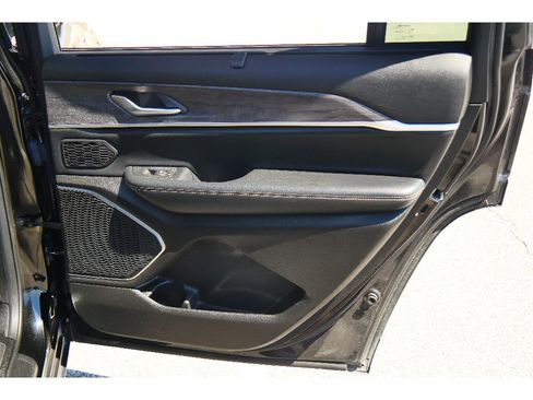 Used 2022 Jeep Grand Cherokee L Limited w/ Luxury Tech Group II image 22