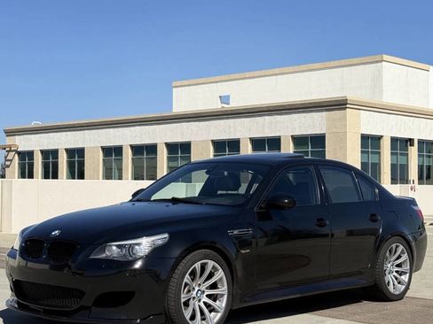 Used 2010 BMW M5 RWD image 1