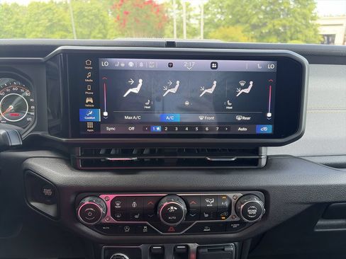 Used 2025 Jeep Wrangler Sport AWD/4WD image 25
