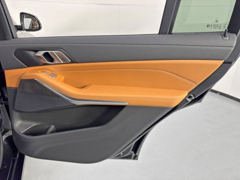 Used 2022 BMW X7 xDrive40i w/ Premium Package image 52