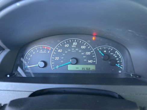 Used 2012 Toyota Camry L image 11