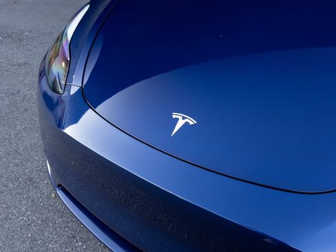 Used 2023 Tesla Model Y Performance image 8