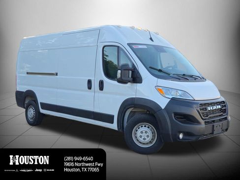 Used 2024 RAM ProMaster 2500 w/ Convenience Group FWD image 3
