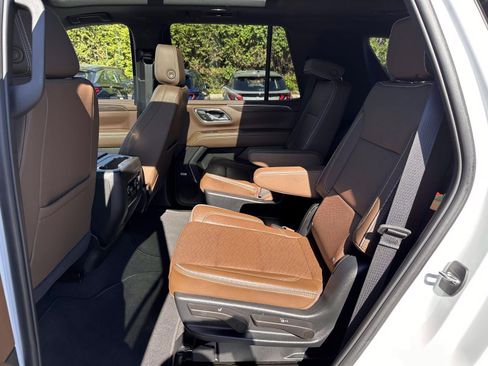 Used 2023 Chevrolet Tahoe High Country AWD/4WD image 13