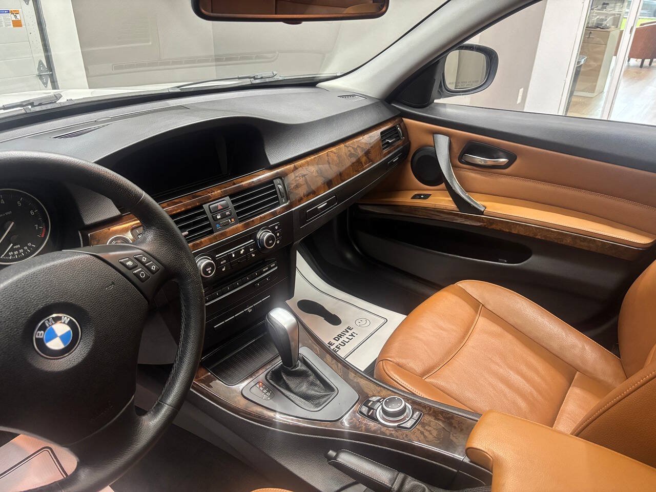 Used 2011 BMW 328i xDrive Sedan AWD/4WD image 18