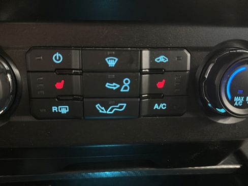 Used 2020 Ford F150 XLT w/ Equipment Group 302A Luxury AWD/4WD image 28