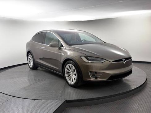 Used 2016 Tesla Model X 90D AWD/4WD image 9