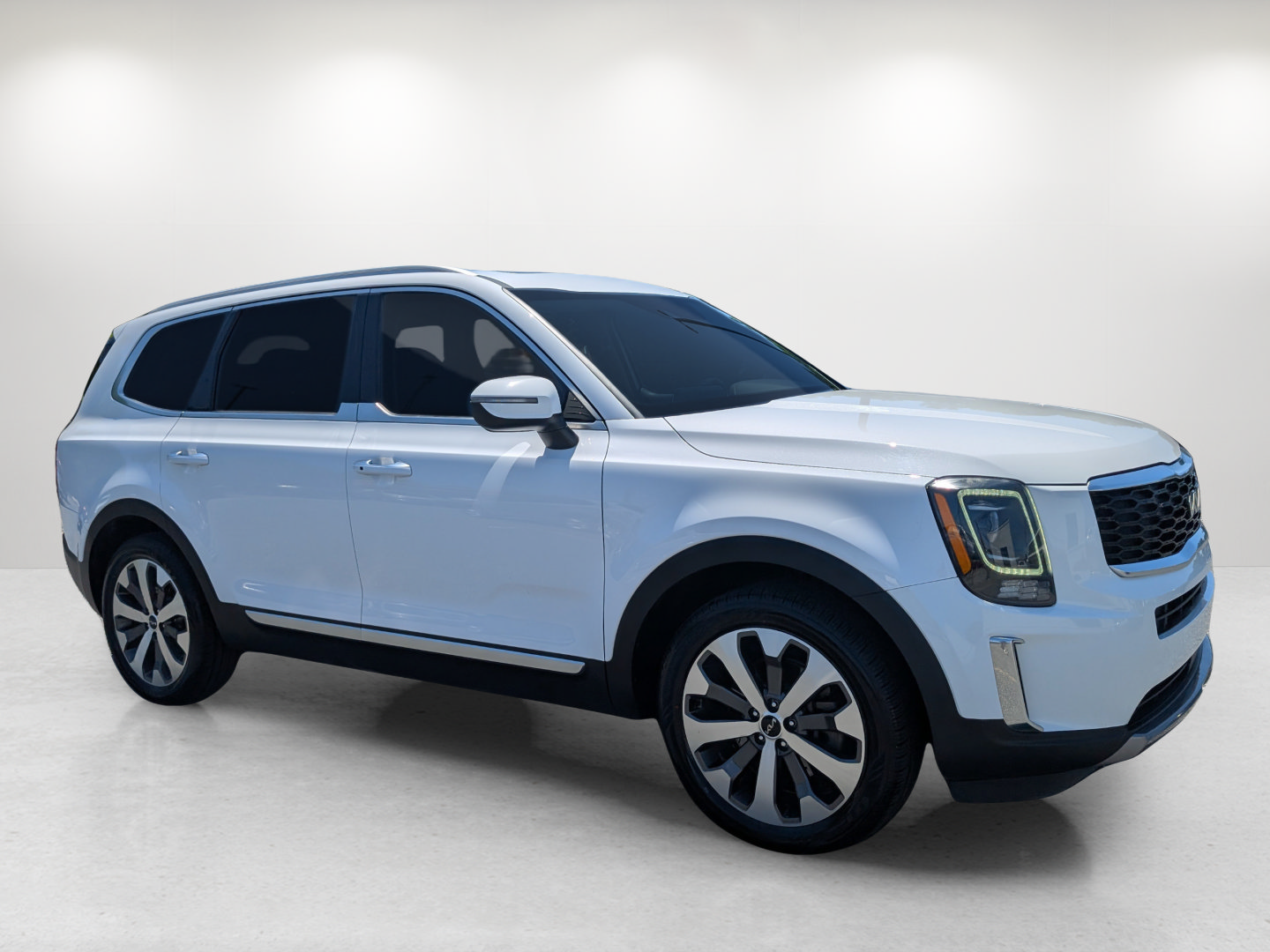 Used 2022 Kia Telluride S FWD image 3