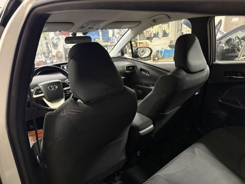 Used 2016 Toyota Prius Two image 20