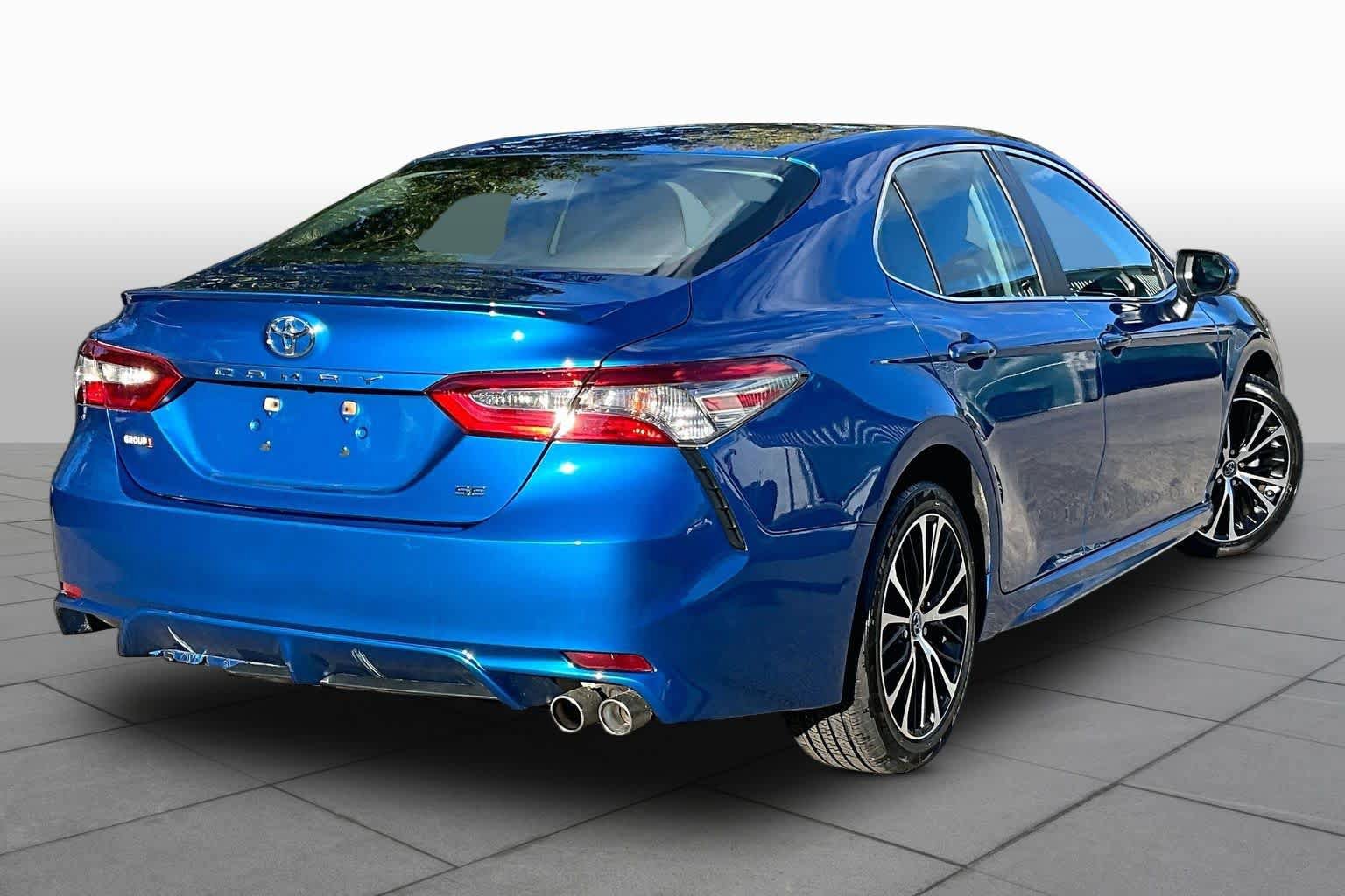 Used 2018 Toyota Camry SE FWD image 13