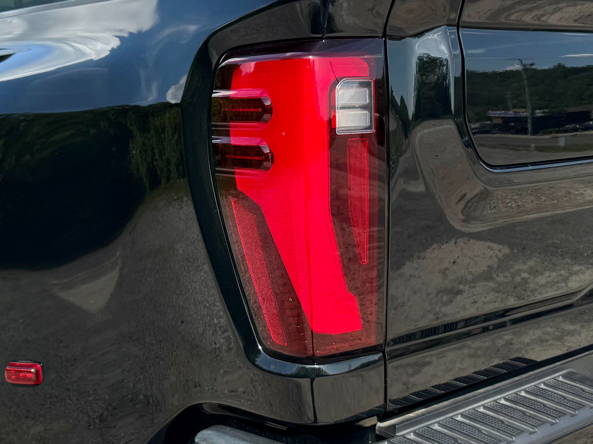 Used 2024 GMC Sierra 3500 Denali Ultimate AWD/4WD image 83