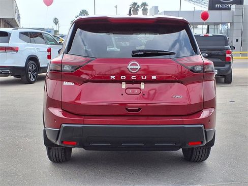 Used 2025 Nissan Rogue S image 6