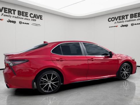 Used 2024 Toyota Camry SE image 10