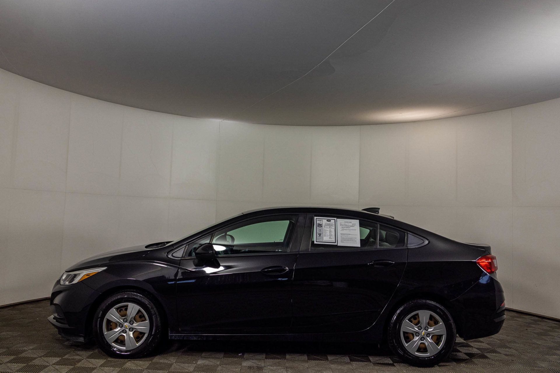 Used 2017 Chevrolet Cruze LS FWD image 17