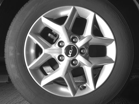 Used 2025 Kia Soul LX w/ LX Technology Package image 15