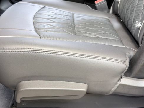 Used 2024 Buick Enclave Avenir AWD/4WD image 22