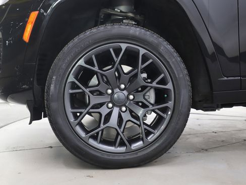 Used 2024 Jeep Grand Cherokee Summit image 32