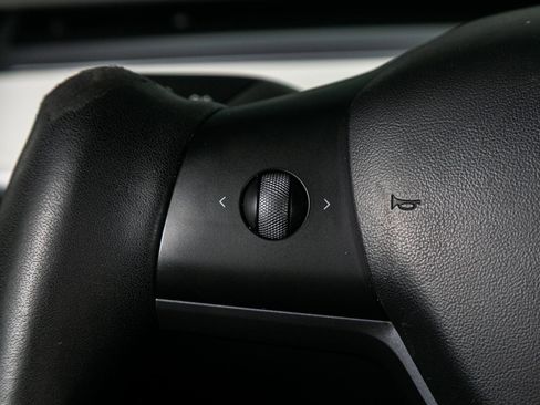 Used 2021 Tesla Model Y Performance image 37