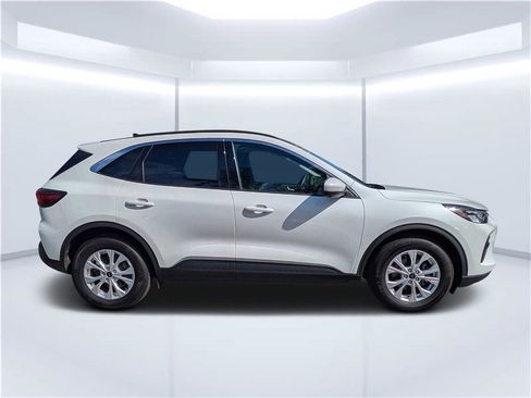 Used 2023 Ford Escape Active w/ Tech Pack #2 image 2