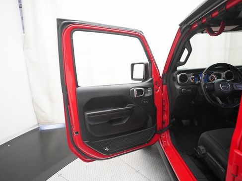 Used 2021 Jeep Gladiator Willys image 26