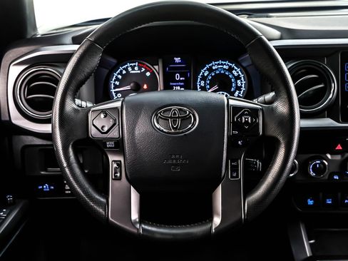 Used 2019 Toyota Tacoma TRD Sport image 17