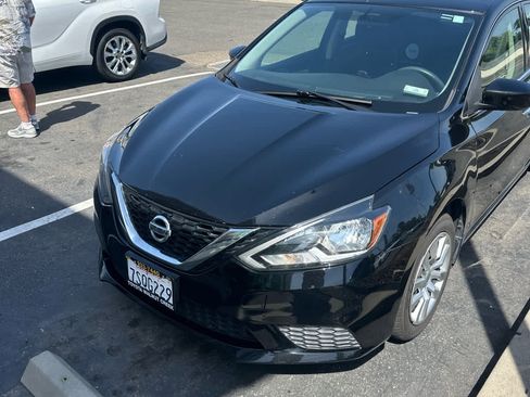 Used 2016 Nissan Sentra SV FWD image 2