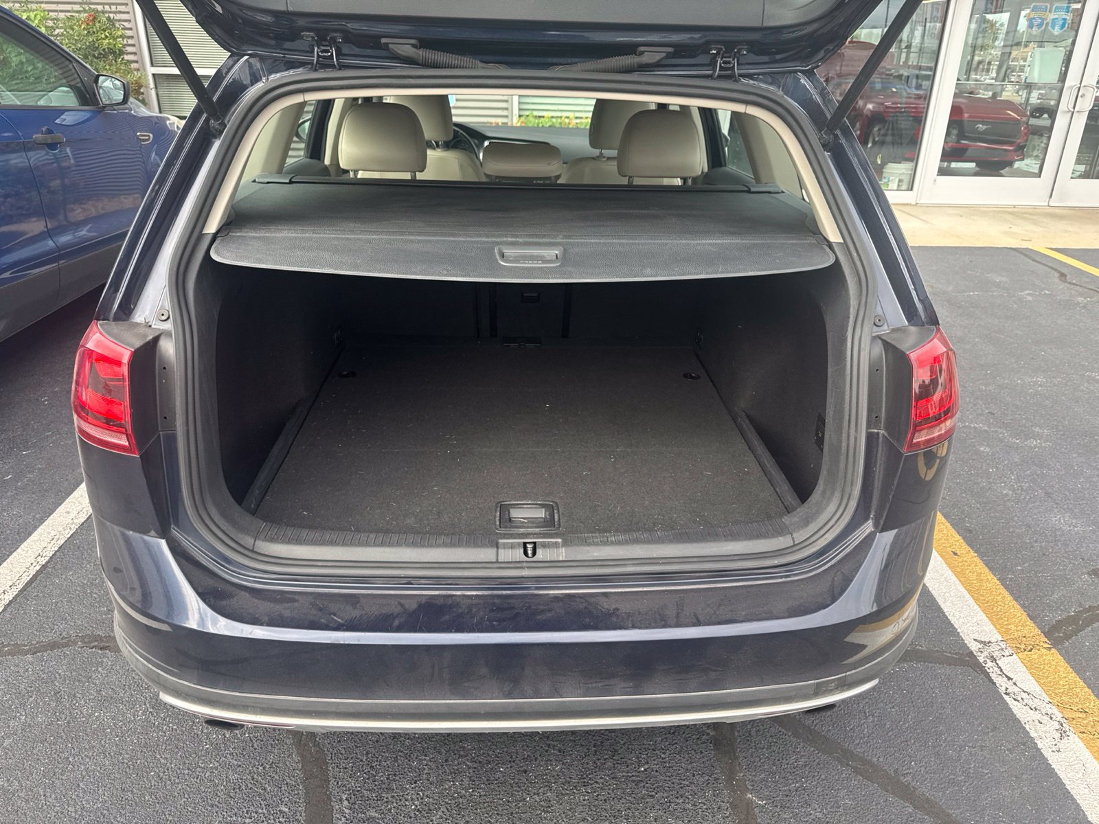 Used 2017 Volkswagen Golf Alltrack SE AWD/4WD image 7
