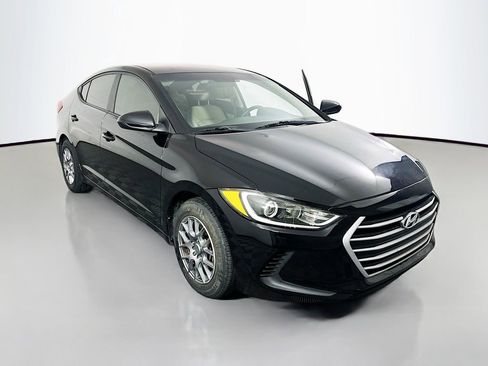 Used 2017 Hyundai Elantra SE image 1