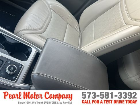 Used 2020 Ford Explorer Platinum w/ Premium Technology Package AWD/4WD image 20