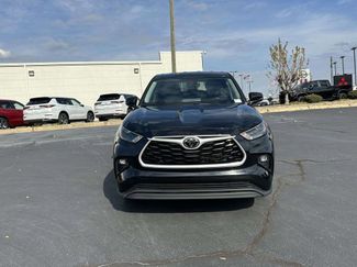 Used 2023 Toyota Highlander LE video 2