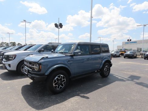 Used 2024 Ford Bronco Outer Banks AWD/4WD image 2