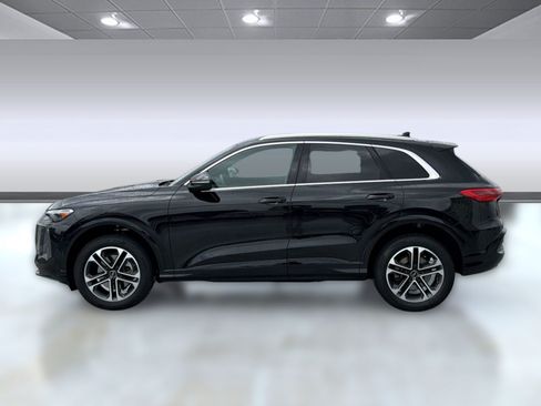 Certified 2025 Audi Q5 Premium w/ Convenience Package AWD/4WD image 2