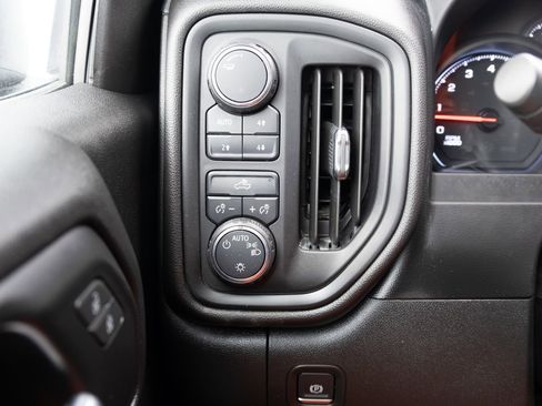 Used 2020 Chevrolet Silverado 1500 Custom Trail Boss w/ Custom Convenience Package AWD/4WD image 5