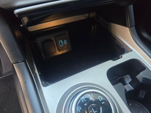 Used 2022 Ford Explorer XLT image 15