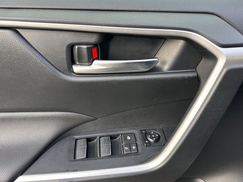 Used 2024 Toyota RAV4 SE image 11