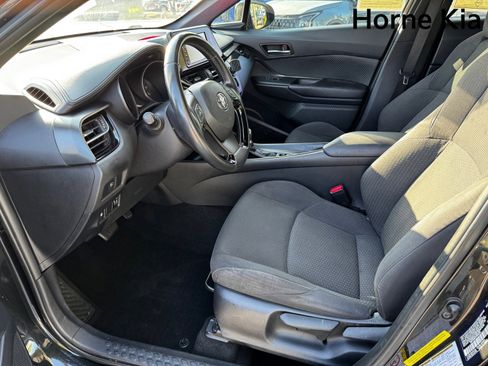Used 2018 Toyota C-HR XLE image 9