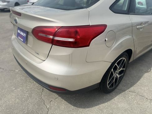 Used 2018 Ford Focus SEL FWD image 4