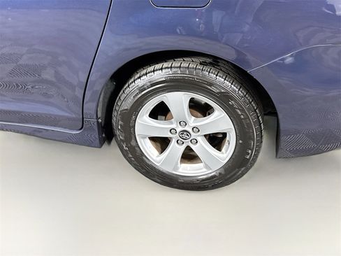 Used 2018 Toyota Sienna L image 23
