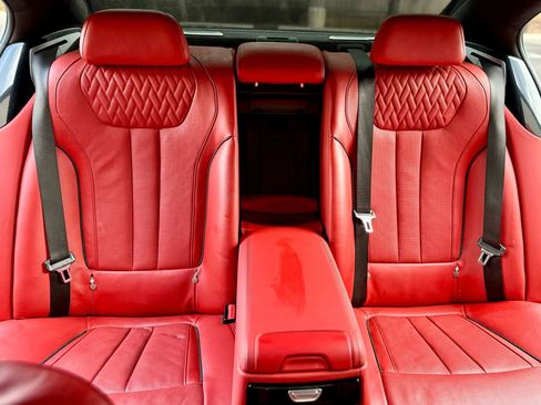 Used 2018 BMW 750i image 15