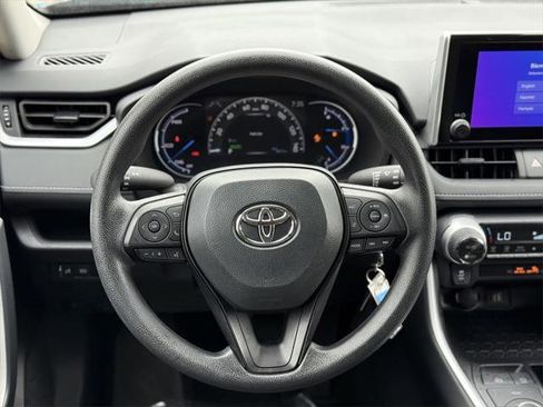 Certified 2025 Toyota RAV4 LE image 32
