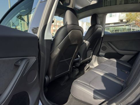 Used 2024 Tesla Model Y Long Range image 38